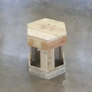 כסא משושה מעץ ממוחזר
